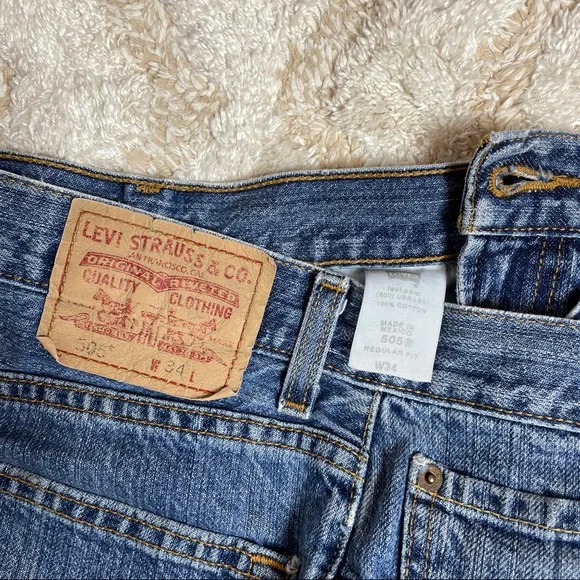 Levi 505 Shorts - Picture 2 of 2